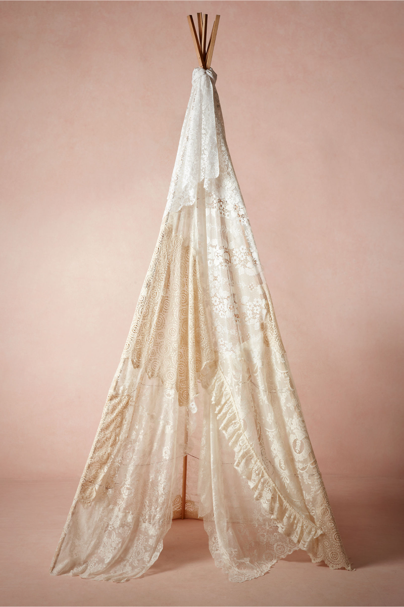 Illustration for article titled Crazy wedding decor